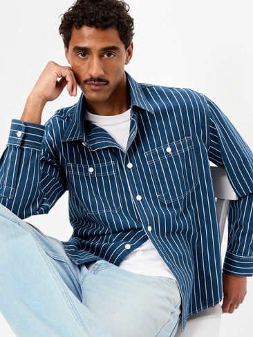قميص عمل مخطط فضفاض من Old Navy - شريط سكة حديد أزرق in Kuwait
