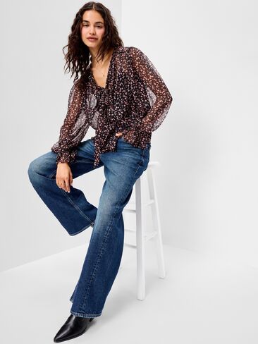 بلوزة شيفون شبه شفافة بربطة أمامية من Old Navy - زهور وردية in Kuwait