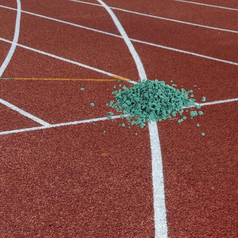 Rubber Crumb Infill Synthetic Turf Material, 1kg Enhance Durability for Sport Fields Fringe Landscape Artificial Grass Surfaces in Saudi Arabia