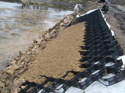 شبكة بلاستيكية بقاعدة سقيفة، شبكة جغرافية لممر الحصى، مثبت حصى HDPE مقاس 4 بوصة/2 بوصة لتثبيت الممر/البادوك/المنحدر (سمك 6.5 × 23 قدم 4 بوصة) in Kuwait