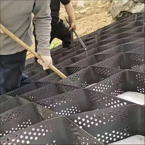شبكة بلاستيكية ذات قاعدة سقيفة، شبكة جغرافية مخصصة للاحتفاظ بالجدران، شبكات حصى عالية على شكل قرص العسل مقاس 2 بوصة لمثبت تربة فناء المرآب (32 × 32 قدمًا / 10 × 10 متر) in Kuwait