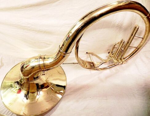 IM Brass Bb Sousaphone، مقاس 22 بوصة ذهبي، طراز حديث مع لمسة نهائية مصقولة وحقيبة حمل in Kuwait