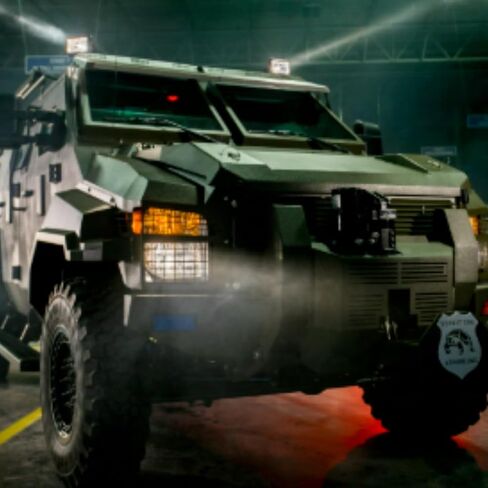 كشاف LED من سلسلة Golights Stryker ST 30005ST، حامل مغناطيسي مع جهاز تحكم عن بعد لاسلكي محمول، دوران 360 درجة، لمسة نهائية بيضاء in Kuwait