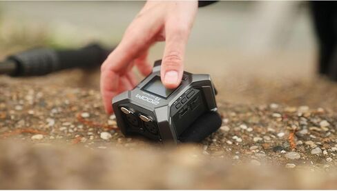 مجموعة المسجل الميداني المحمول Zoom F3 بمدخلين / مسارين مع سماعات رأس + ميكروفون MKE 600 Shotgun + بطاقة ذاكرة سعة 64 جيجابايت + 4 بطاريات AA + كابل XLR + حامل الصدمات + حاجب أمامي فروي (9 قطع) in Kuwait