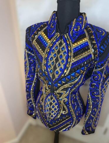 سترة عرض غربية فاخرة للسيدات – سترة فروسية مرصعة بكريستال سواروفسكي ولمسات ذهبية in Kuwait