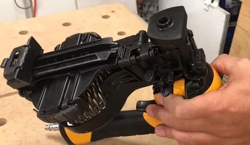 لجهاز تثبيت المسامير للسقف Bostitch RN46-1 | أداة تركيب جوانب الفينيل | فولاذ مطلي بالزنك | تثبيت انحياز أسرع بما يصل إلى 4X in Kuwait