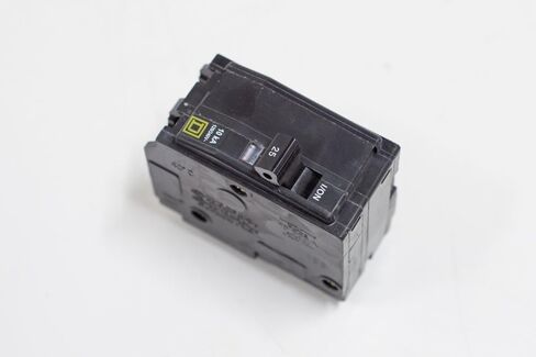 شنايدر إلكتريك QO2100VH قاطع دائرة مصغر 120/240 فولت 100 أمبير SW منصهر 60 أمبير 3P Nema4 4x5 ستانلس in Kuwait