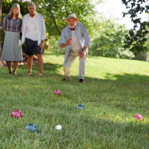 الحجم التنظيمي لمجموعة كرات Bocce - لعبة العشب للفناء الخلفي أو الشاطئ - تتضمن كرات Bocce باللونين الأحمر والأخضر، وبالينو، وحقيبة حمل من Trademark Games in Kuwait