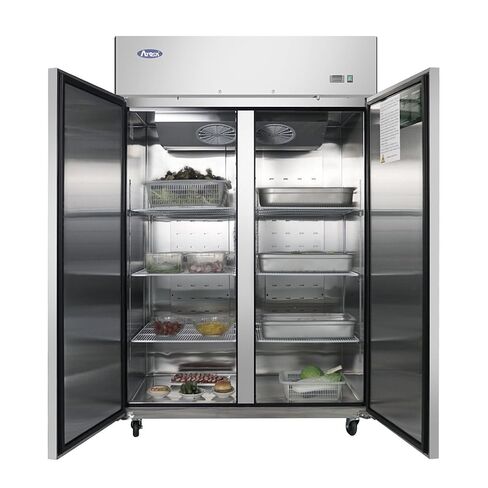 Atosa MBF8002GR 52 ″ فريزر يمكن الوصول إليه لمطعم فندق كافتيريا ستيك هاوس | ضاغط علوي، 43.2 قدم مكعب. قدم. | 2- باب متأرجح متين، 6 أرفف مطلية بالإيبوكسي قابلة للتعديل | الفولاذ المقاوم للصدأ، 115 فولت in Kuwait