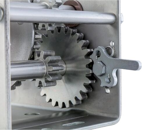 CURT 29520 Hand-Crank 2-Speed Winch, 2,000 lbs, 4.1:1 High, 10.25:1 Low Gear Ratio, 10.6" Handle in Kuwait