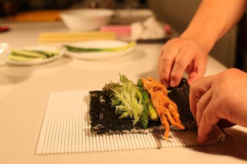 pat & doris Professional Non-stick Sushi Mat Plastic Sushi Rolling Mat Sushi Mat Roller Makisu Sushi roller 10.5 in x 9.8 in in Kuwait