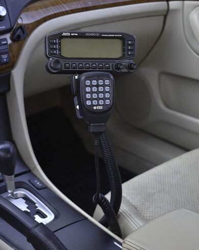 حامل للمقعد مع حامل ميكروفون لجهاز كينوود TM-D710 TM-D700 TM-V7A in Kuwait
