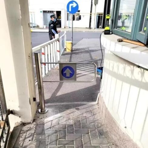 Expandable Metal Barricade Mobile Safety Barrier Gate Retractable Traffic Fence with Casters Adjustable Fence Temporary Gate,Automatic Stainless Steel Swing Gate - One-Way Access Door for St in Kuwait