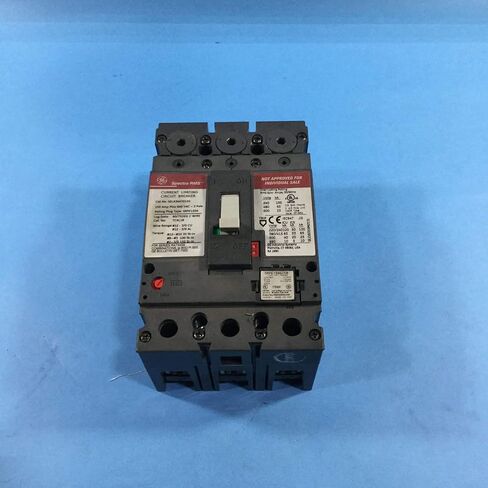 GE SELA36AT0150 مسمار مثبت من النوع SEL قاطع دائرة مقولب 3 أقطاب 150 أمبير 600 فولت تيار متردد أطياف RMS in Kuwait