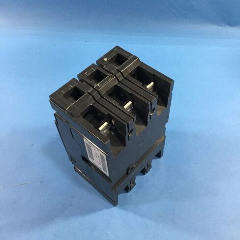 GE SELA36AT0150 مسمار مثبت من النوع SEL قاطع دائرة مقولب 3 أقطاب 150 أمبير 600 فولت تيار متردد أطياف RMS in Kuwait