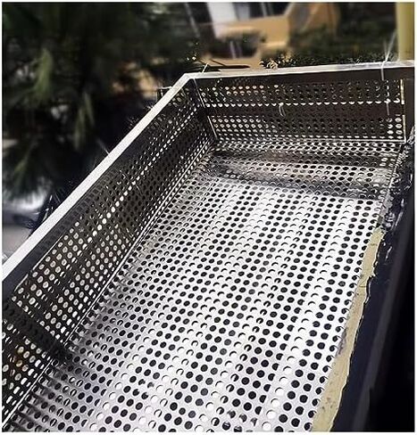 لوحة مثقوبة من الفولاذ المقاوم للصدأ، 304 لوحة مثقوبة من الفولاذ المقاوم للصدأ - شبكة متينة مضادة للسقوط للنوافذ والشرفات، فتحات 0.8 مم، صفائح معدنية شديدة التحمل للسلامة والأمن in Kuwait