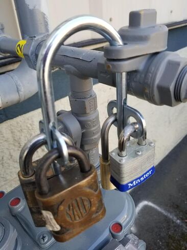 Gate Keeper GM P6006 نظام قفل الوصول المشترك متعدد المستخدمين، 2، 3، أو 4 قفل بمشبك للبوابات والأبواب، فولاذ كربوني مطلي بالزنك مقاوم للطقس، أمان من الدرجة الصناعية، صنع في الولايات المتحدة الأمريكية in Kuwait