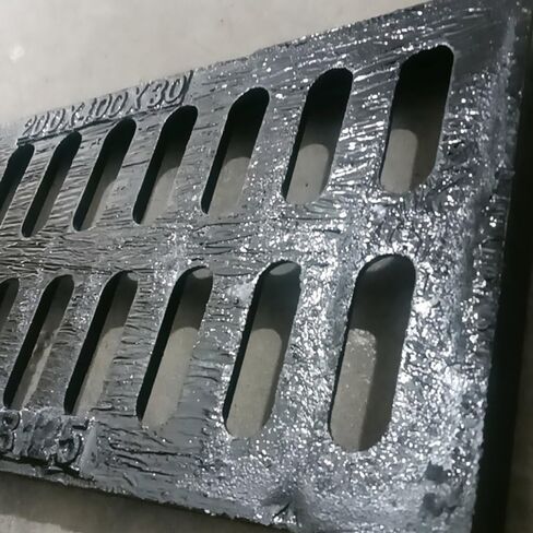 شبكة تصريف من الحديد الزهر شديدة التحمل مقاس 20 × 10 × 1.2 بوصة غطاء قناة خارجية - شبكة مجاري معدنية متينة للممرات والمصانع والساحات والباحات in Kuwait