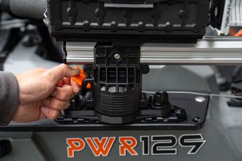YakAttack SwingArm العارضة | عارضة كاياك قابلة للتعديل مثبتة على المسار مع GearTrac بأربعة جوانب لباحثي الأسماك وحوامل القضبان والكاميرات وأنظمة TracPak | قاعدة محورية، قضيب ألومنيوم مؤكسد | صنع في الولايات المتحدة الأمريكية in Kuwait