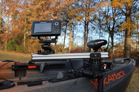 YakAttack SwingArm العارضة | عارضة كاياك قابلة للتعديل مثبتة على المسار مع GearTrac بأربعة جوانب لباحثي الأسماك وحوامل القضبان والكاميرات وأنظمة TracPak | قاعدة محورية، قضيب ألومنيوم مؤكسد | صنع في الولايات المتحدة الأمريكية in Kuwait