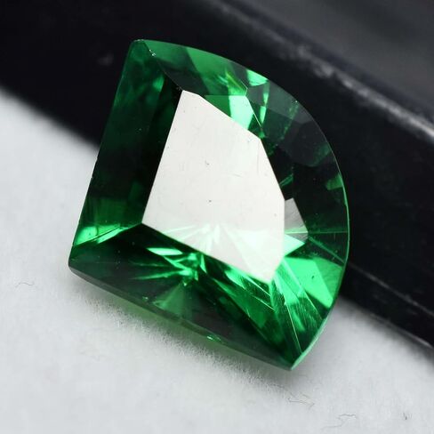 Green Garnet Fancy Cut 9.00 Ct Natural Loose Gemstone CERTIFIED Ring Size in Kuwait