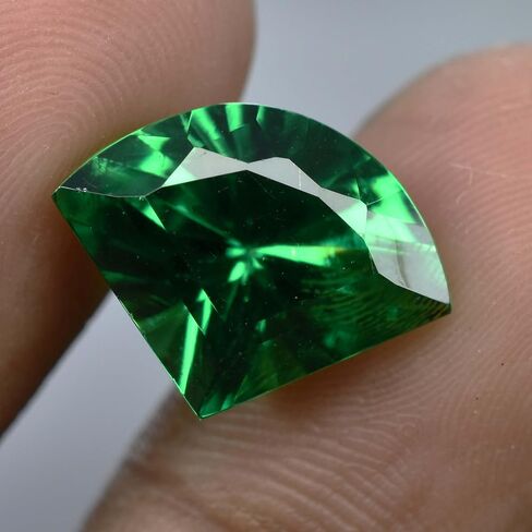 Green Garnet Fancy Cut 9.00 Ct Natural Loose Gemstone CERTIFIED Ring Size in Kuwait