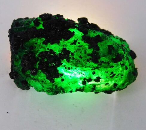 Natural EMERALD Green 118.90 Ct UNCUT Rough EARTH Mined CERTIFIED Loose Gemstone in Kuwait