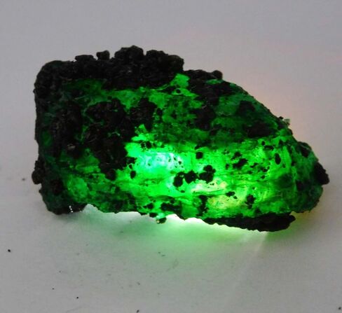 Natural EMERALD Green 118.90 Ct UNCUT Rough EARTH Mined CERTIFIED Loose Gemstone in Kuwait