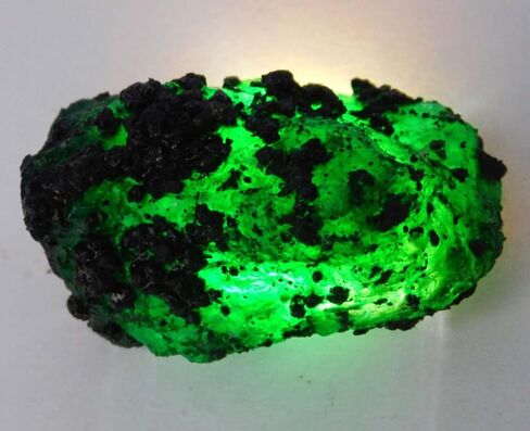 Natural EMERALD Green 118.90 Ct UNCUT Rough EARTH Mined CERTIFIED Loose Gemstone in Kuwait