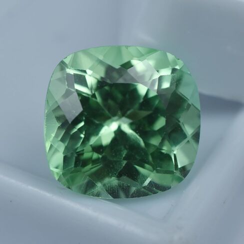Natural 8.10 Ct Montana Sapphire Bluish Green Square Cut CERTIFIED Gemstone in Kuwait