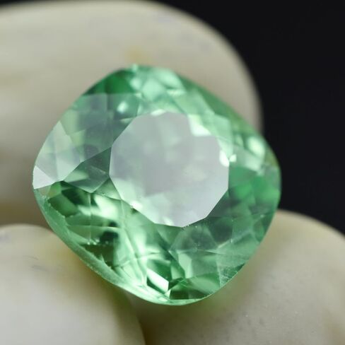Natural 8.10 Ct Montana Sapphire Bluish Green Square Cut CERTIFIED Gemstone in Kuwait