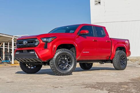 دعامات تسوية الخزان الأمامي Rough Country M1R لسيارة Toyota Tacoma (2024-2026) - ارتفاع الركوب قابل للتعديل، تعليق أحادي الأنبوب، تحسين التعامل in Kuwait
