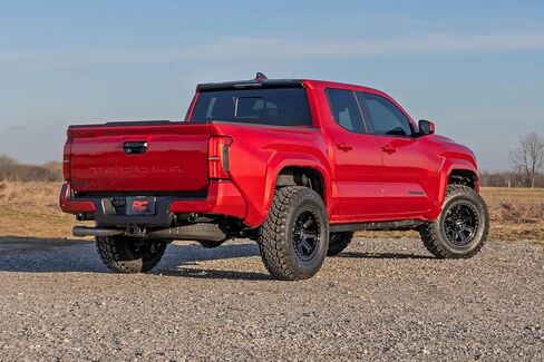 دعامات تسوية الخزان الأمامي Rough Country M1R لسيارة Toyota Tacoma (2024-2026) - ارتفاع الركوب قابل للتعديل، تعليق أحادي الأنبوب، تحسين التعامل in Kuwait