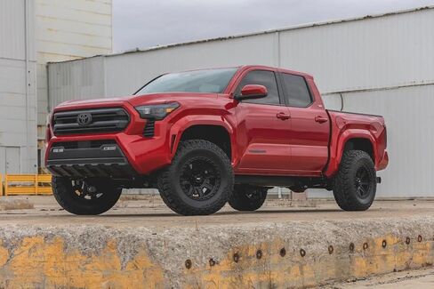 دعامات تسوية الخزان الأمامي Rough Country M1R لسيارة Toyota Tacoma (2024-2026) - ارتفاع الركوب قابل للتعديل، تعليق أحادي الأنبوب، تحسين التعامل in Kuwait