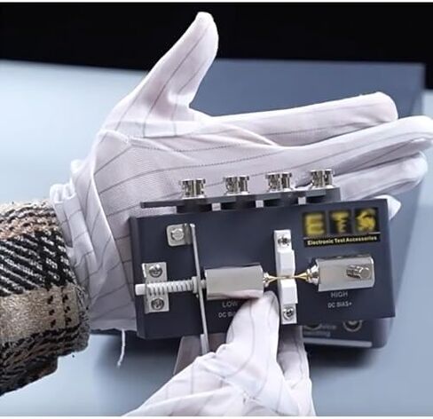 جهاز اختبار الجسر الرقمي SMD، جهاز اختبار سعة المكونات المحمولة، نطاق التردد DC-30MHz، جهاز قياس LCR عالي الدقة يوضع على الطاولة in Kuwait