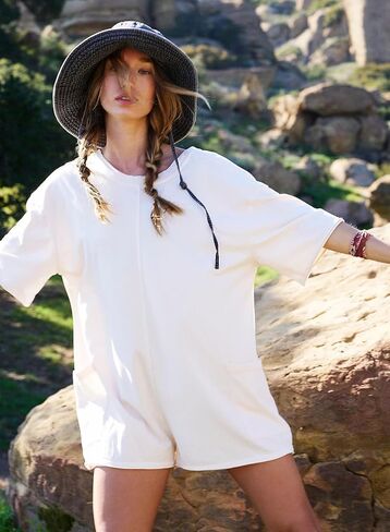 ثوب فضفاض للنساء بأكمام قصيرة من Hot Shot Onesie وزرة خلفية كبيرة الحجم على شكل حرف V مع جيوب in Kuwait