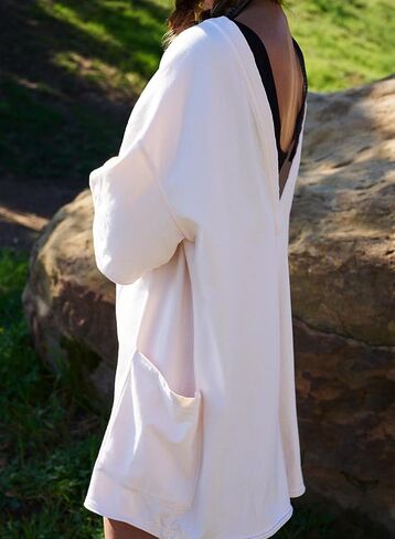 ثوب فضفاض للنساء بأكمام قصيرة من Hot Shot Onesie وزرة خلفية كبيرة الحجم على شكل حرف V مع جيوب in Kuwait