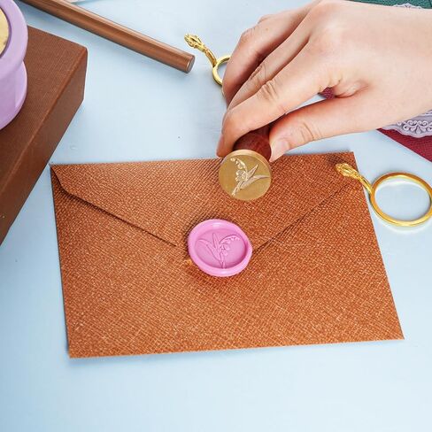 طقم ختم الشمع المعدني 8 قطع من cnmg مع قوالب ختم الشمع المعدنية، حصيرة ختم الشمع، مجموعة قوالب ختم الشمع لأظرف الدعوات، تغليف الهدايا in Kuwait