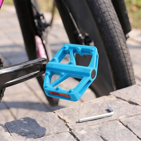 1-Piece Nylon Mountain Bike Pedals, Anti-Slip Bicycle Flat Pedals with Reflectors for Road MTB BMX, Blue in Kuwait
