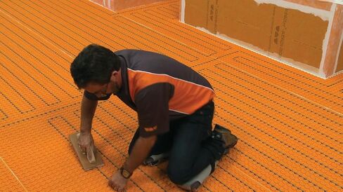 مجموعة كابلات التدفئة الأرضية الكهربائية Schluter Ditra-Heat-E-HK مع أجهزة استشعار لدرجة الحرارة - مثالية لأرضيات البلاط الداخلية - الحد الأدنى من EMF، كابلات زوجية ملتوية، 120 فولت، 35.3 قدم - DHEHK12011 in Kuwait