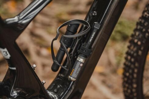 Topeak Cage Side Mount – Adjustable Accessory Mount for Bottle Cages, CO2 Cartridges & Mini Pumps, Fits Large Downtubes on MTBs & E-Bikes, Includes 16g & 25g CO2 Holders (TCM05) | bike-water-bottle-cages in Saudi Arabia