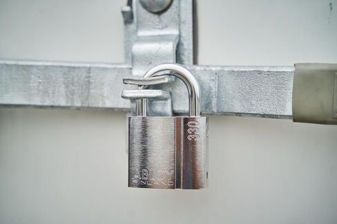 قفل قرص ENFORCER ABLOY 330-25 عالي التحمل - 1 بوصة (25 مم) خلوص القيد، 5/16 بوصة (8 مم) تكبل فولاذي البورون، 2.24 بوصة (57 مم) جسم نحاسي عريض - للشاحنات والسكك الحديدية والحاويات in Kuwait