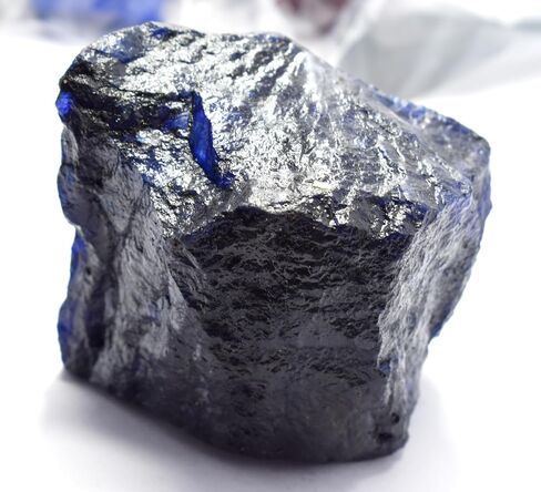 2160 قيراط من الياقوت الأزرق الطبيعي الضخم من الأرض الخام المستخرجة من الأحجار الكريمة المعتمدة الخالية من العيوب in Kuwait
