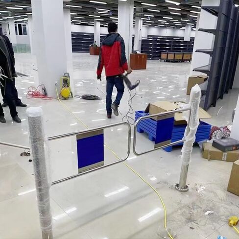 بوابة حاجز باب متأرجح أوتوماتيكية، جهاز مدخل يدوي من الفولاذ المقاوم للصدأ يدفع في اتجاه واحد للمتجر، المكتبة، المستودع، فضي - 3.3 × 3.2 قدم (100 × 99 سم) -A in Kuwait