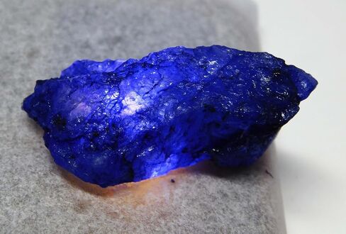 Natural Blue Sapphire 140.6 Ct Rough CERTIFIED Vintage Uncut Raw Gemstone in Kuwait