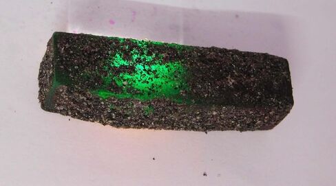 Natural 79 Carat GREEN Emerald Uncut CERTIFIED Rough Huge Raw Gemstone in Kuwait