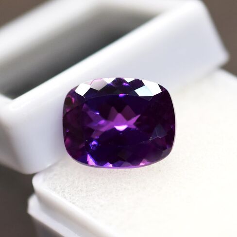Natural Sapphire Certified 8.50 Ct Heated Cushion Color Change Loose Gemstone in Kuwait