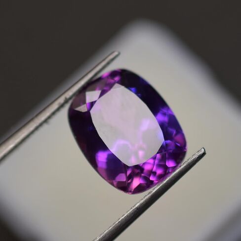 Natural Sapphire Certified 8.50 Ct Heated Cushion Color Change Loose Gemstone in Kuwait