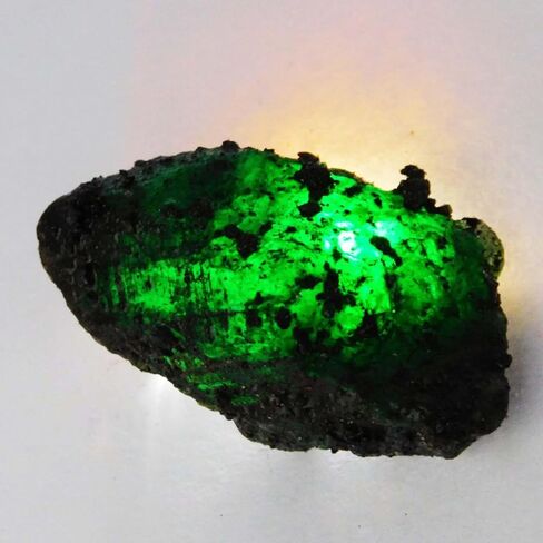 Natural Green Emerald 116.9 Ct CERTIFIED Uncut Earth-Mined Rough Gemstone in Kuwait