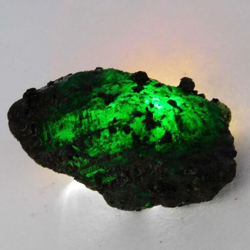Natural Green Emerald 116.9 Ct CERTIFIED Uncut Earth-Mined Rough Gemstone in Kuwait